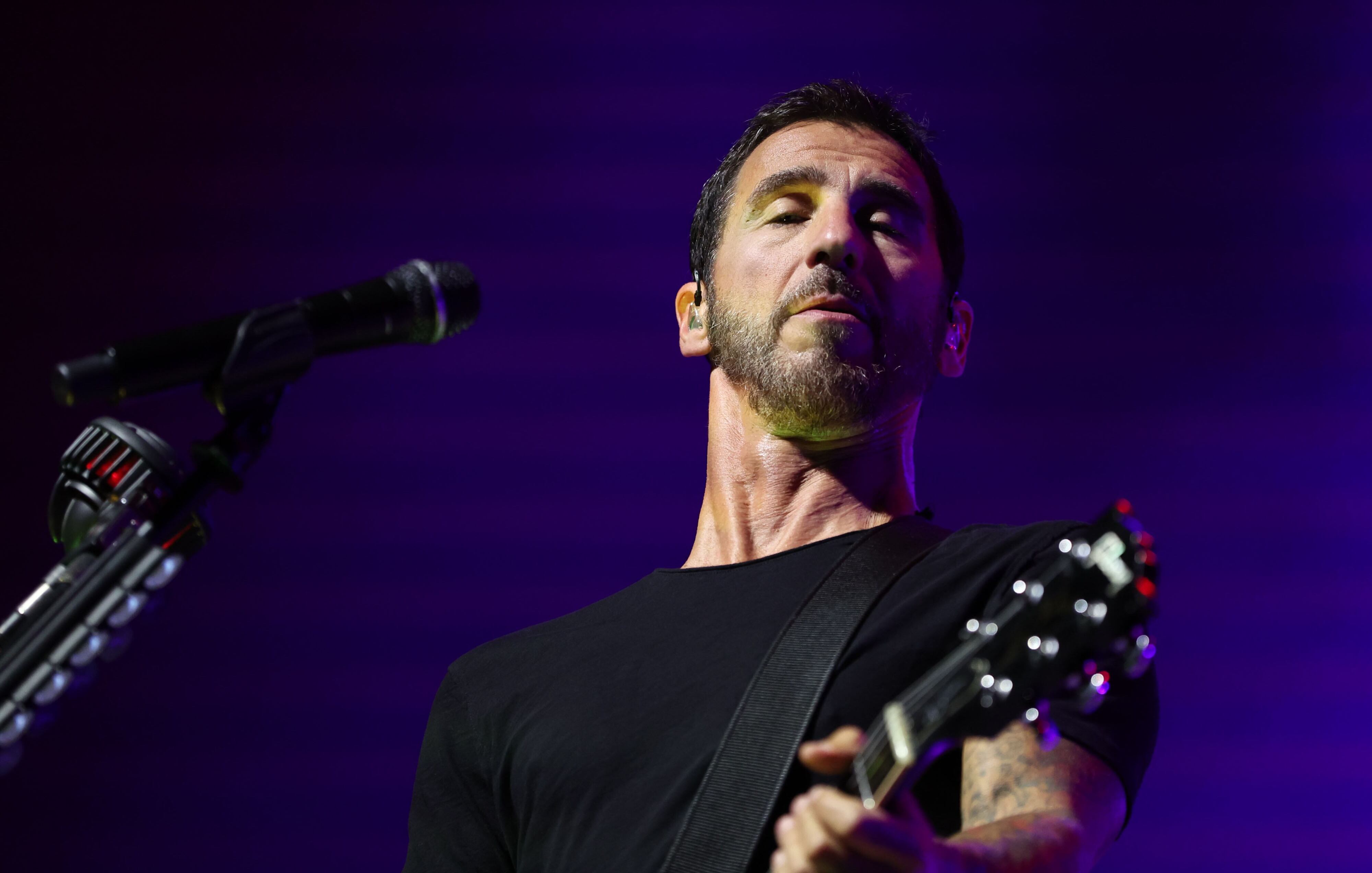 2 rock singers confirm they’re dating as their bands tour, record song ...