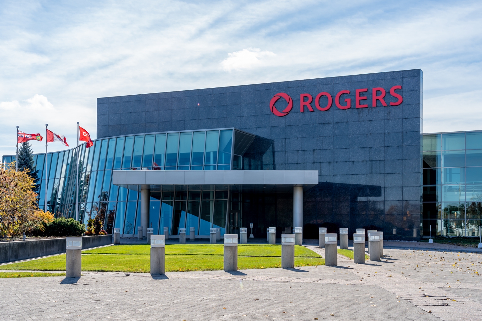 Rogers Communications offering buyout to half its staff—Globe and Mail