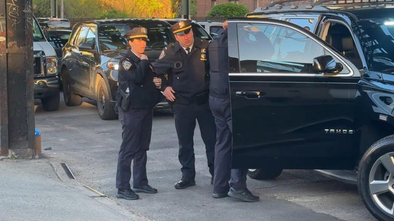 15-year-old shot while riding subway in Queens; 2 suspects in custody