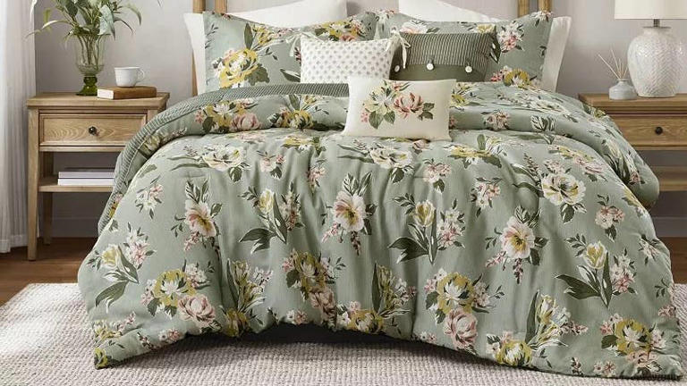 Kohl's vintage-style 7-piece comforter set is perfect for a farmhouse ...
