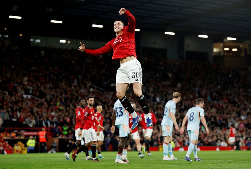Soccer-Man United set for Champions League return after 2-1 win