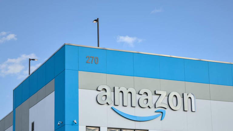 Amazon has a pop-up canopy sun wall set for only $21 that shoppers are ...