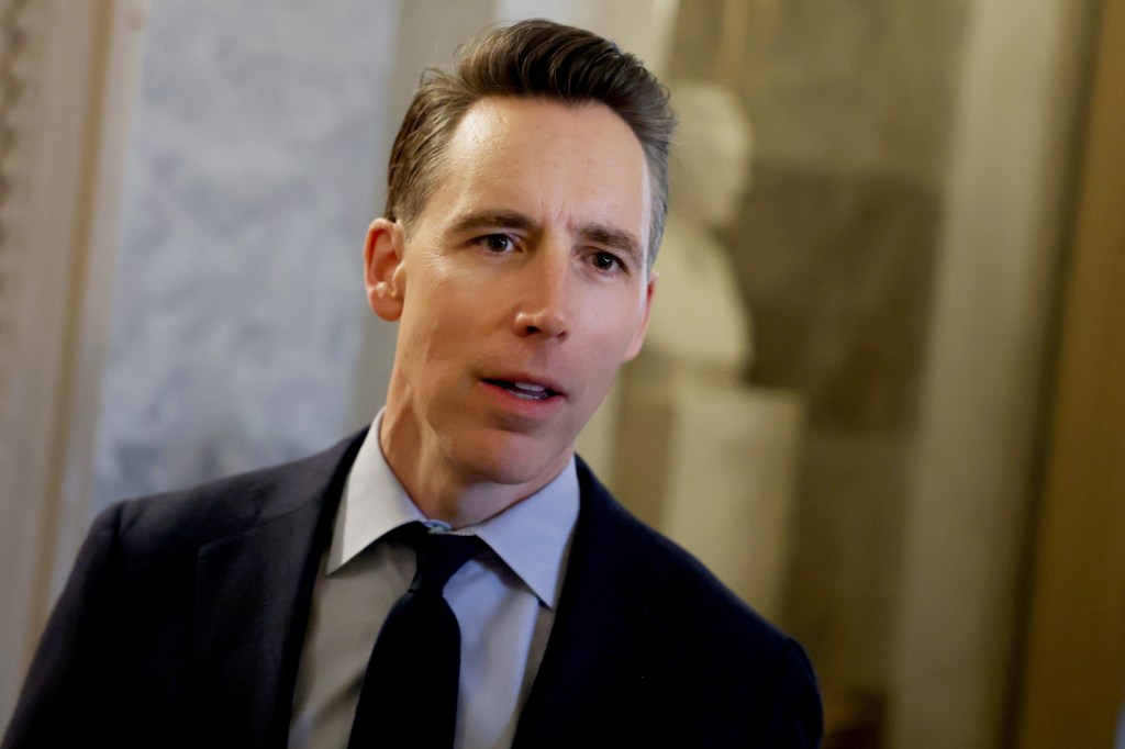 Senator calls for hearing over Trump's security as ballroom pressure grows