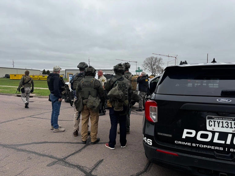 Sioux Falls officer stable after shooting at business off 12th Street
