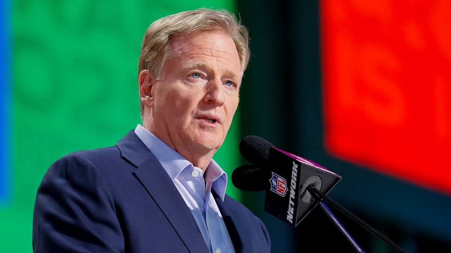 3,500-yard college football QB predicted to be No. 1 pick in 2027 NFL draft