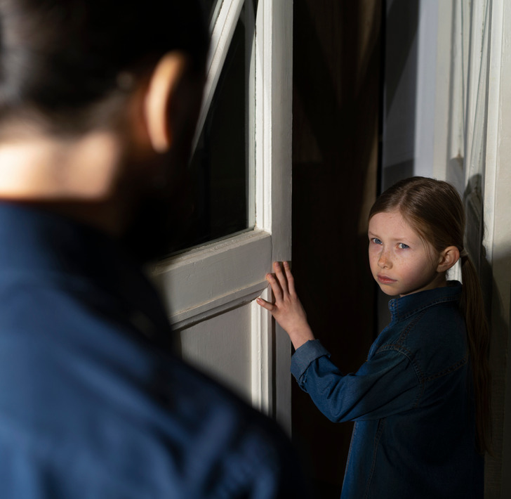 12 quiet family moments that reveal how deep parents’ love truly runs