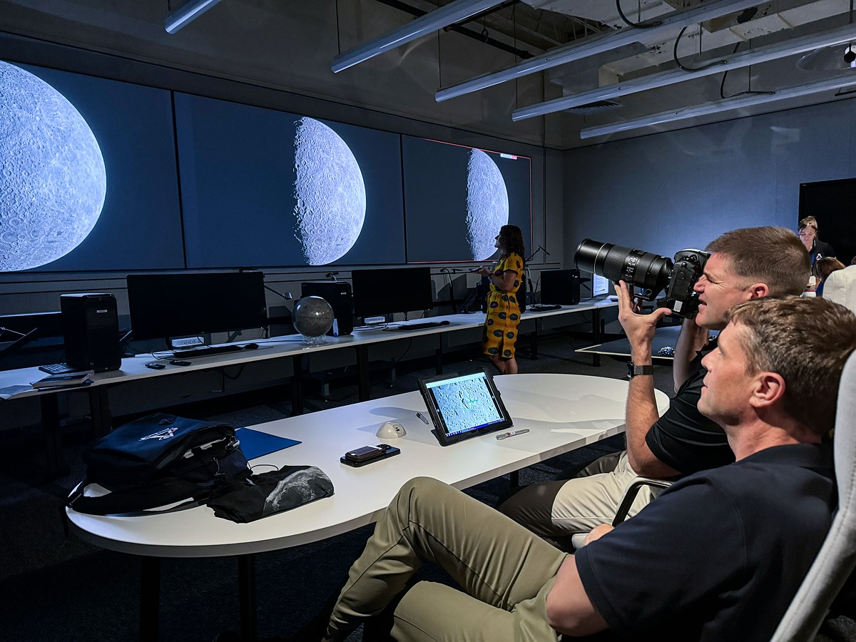 An inside look at how NASA turns astronauts into photographers