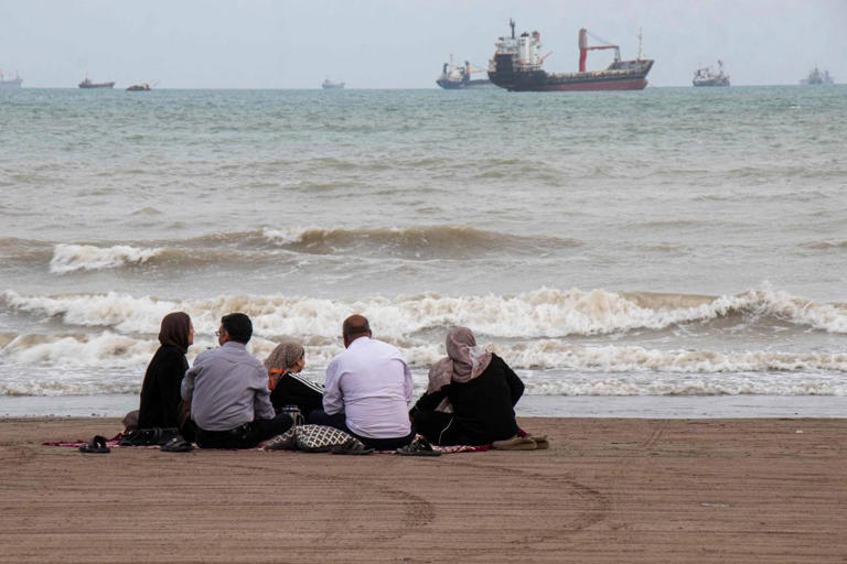 Iran offers to reopen Strait of Hormuz if US lifts its blockade and the ...