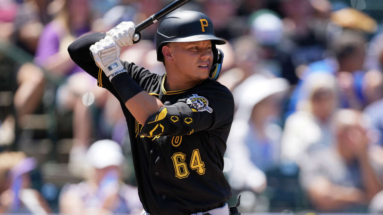 Rangers sign veteran infielder Diego Castillo to a minor-league deal