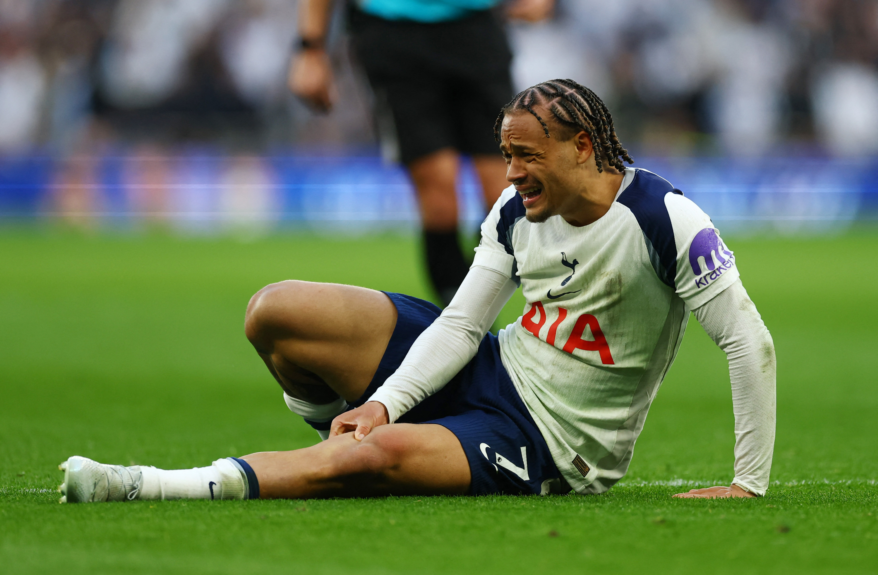 공격수 부상 관련 이미지