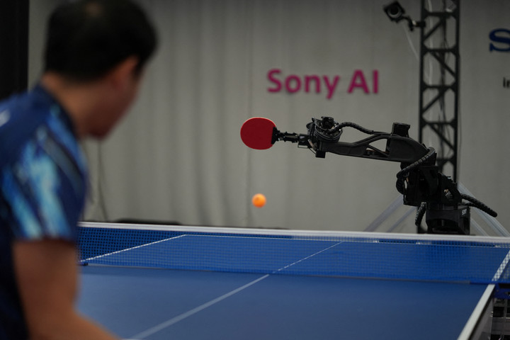 Robot AI mengalahkan atlet pingpong profesional, buat rekor baru