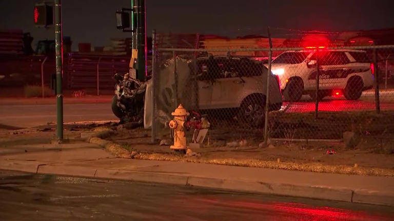Speeding driver dies after crashing into pole in south Phoenix, police say