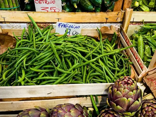Dopo 50 anni apre un nuovo mercato rionale a Roma (ed è già il cuore del quartiere)