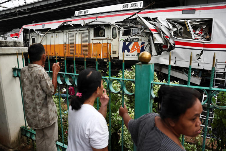 More than a dozen killed in Indonesia train crash