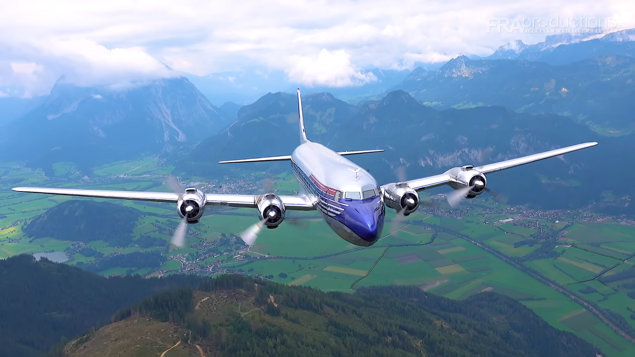 Watch 300+ ton 4-engine aircraft roar overhead - 