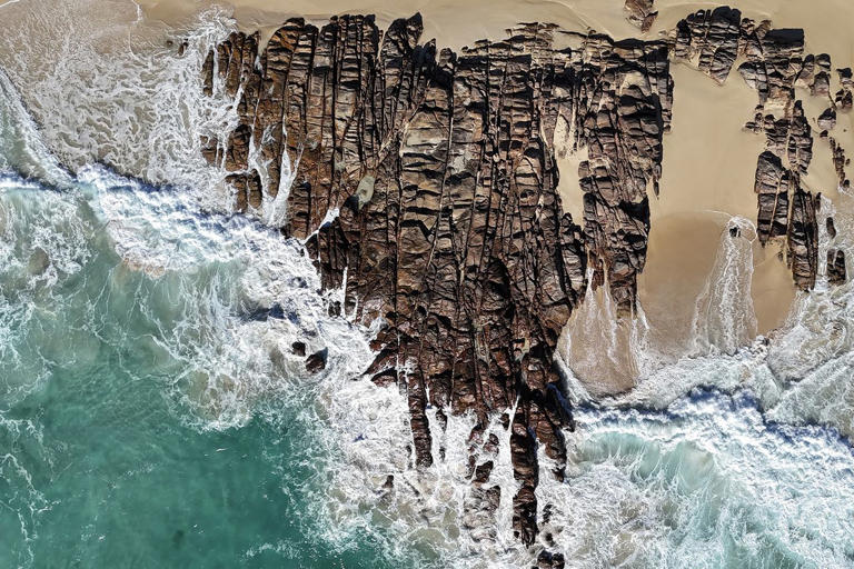 Man drowns after being swept off rocks and into the ocean at popular ...