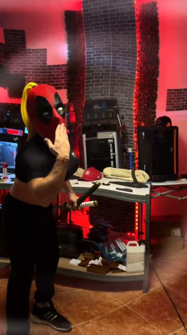Casco de Ladypool