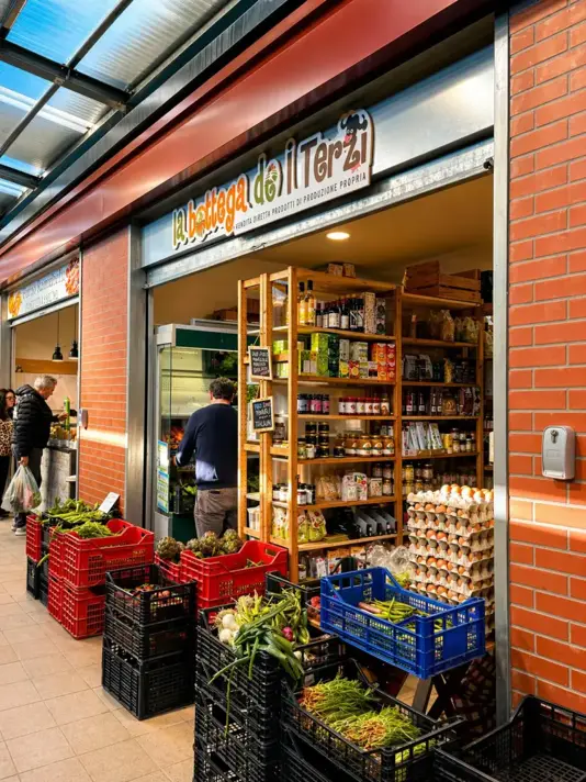 Dopo 50 anni apre un nuovo mercato rionale a Roma (ed è già il cuore del quartiere)