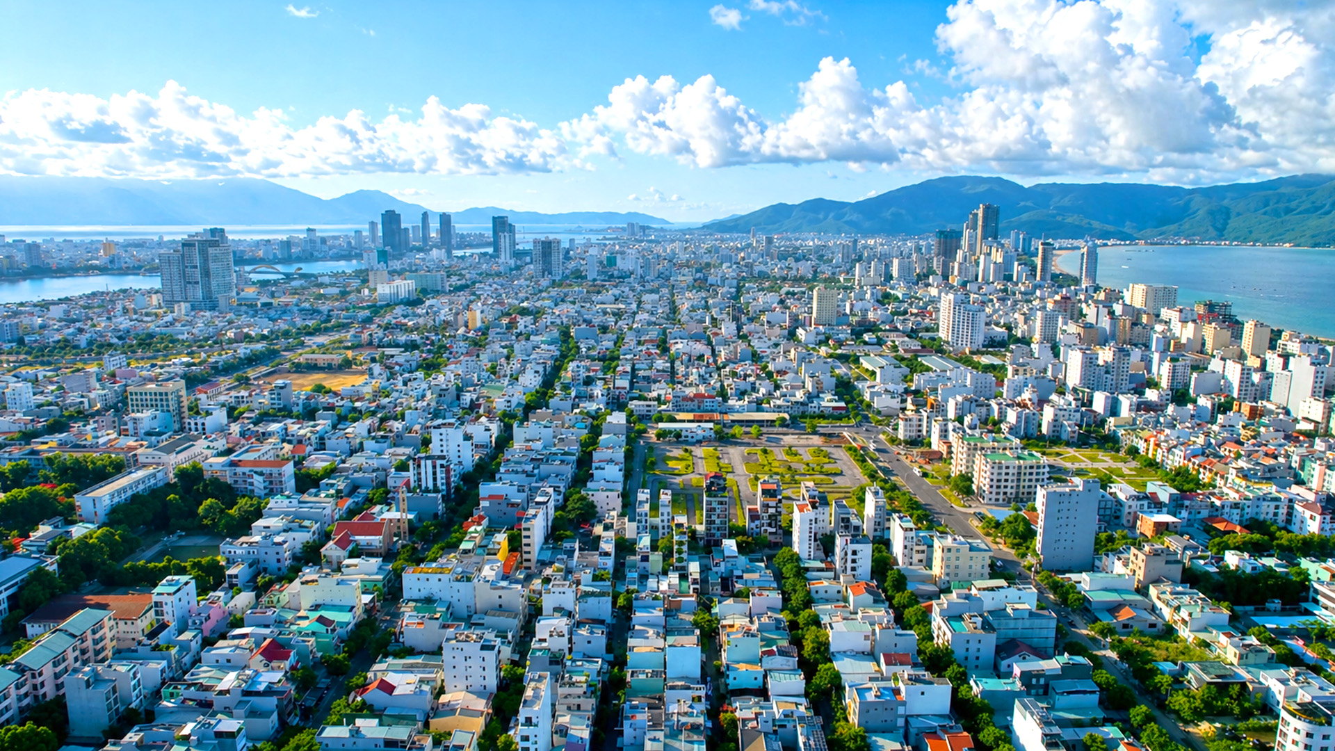A coastal city where the ocean meets Da Nang