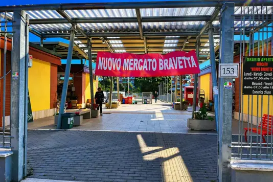 Dopo 50 anni apre un nuovo mercato rionale a Roma (ed è già il cuore del quartiere)