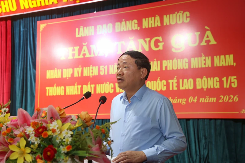 Hàng trăm suất quà tặng gia đình chính sách, công nhân lao động khó khăn tại Gia Lai