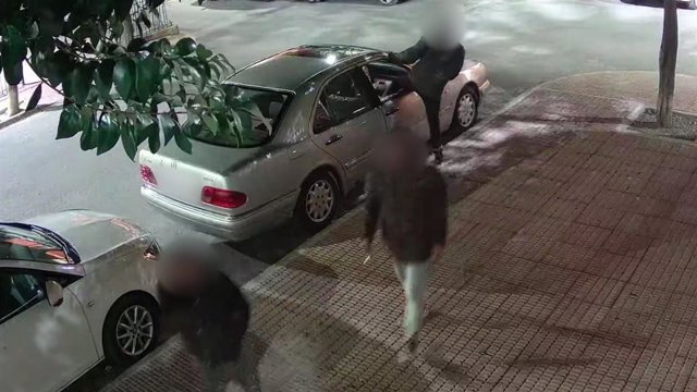 Detenidos tres individuos por cometer 14 robos en vehículos y dos robos ...
