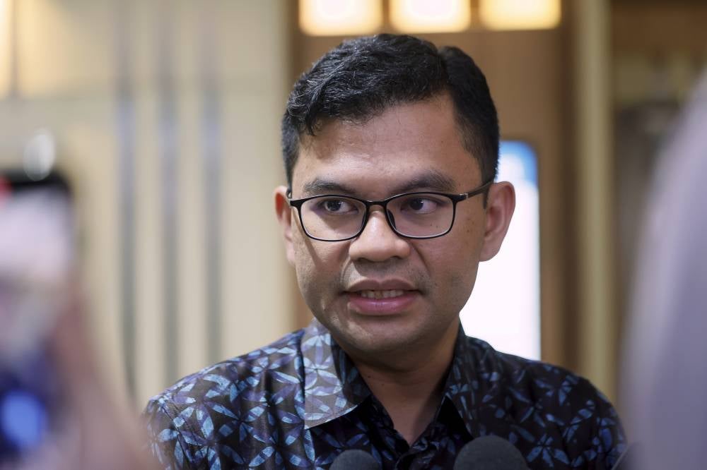 Government assures minimal impact from electricity cost changes - Akmal