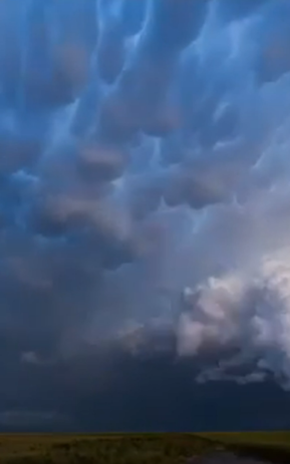 Mammatus clouds time-lapse: Brief but stunning sky formation in motion
