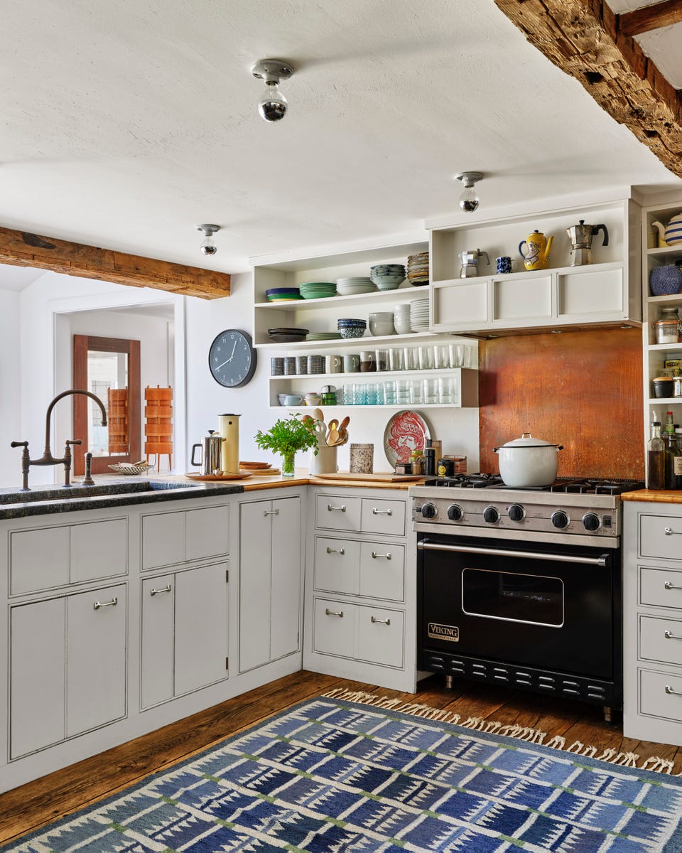 mcbride-connecticut-cottage-kitchen.jpg