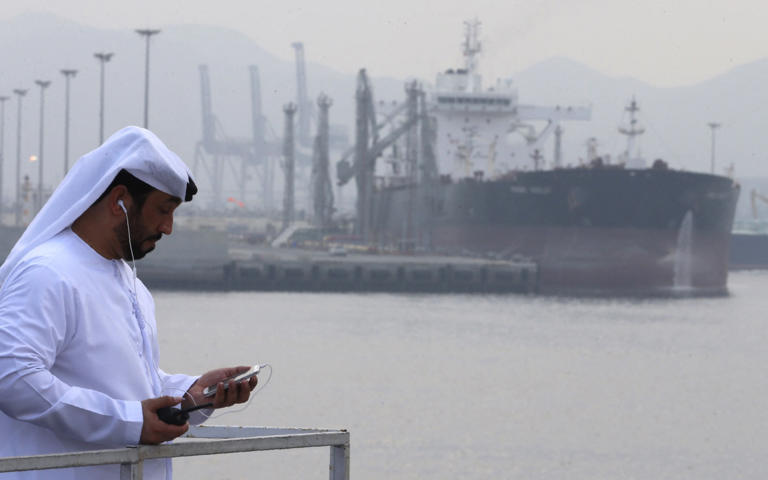 UAE, 내달 1일 OPEC 탈퇴... 독자적 석유 증산 나선다