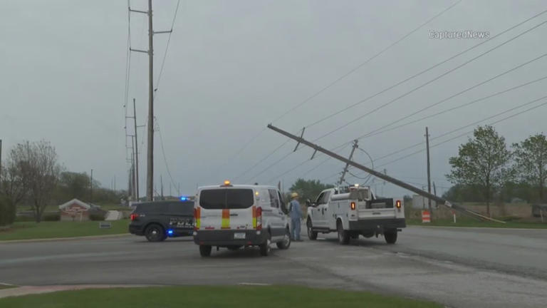 Thousands without power after strong winds sweep through Chicago, NW ...