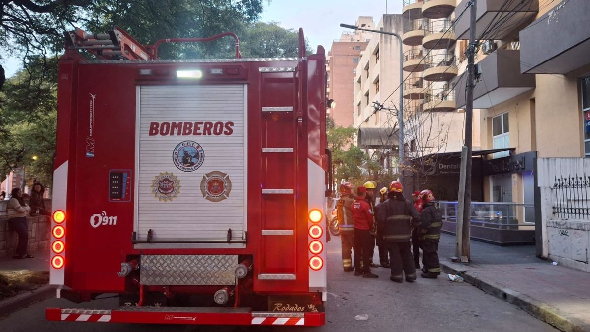 Incendio en La Cañada: evacuaron a personas de un edificio en el centro ...