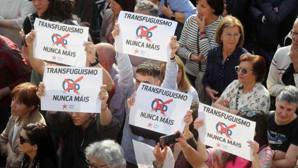 El PP culmina en Lugo una moción de censura con una tránsfuga del PSOE ...
