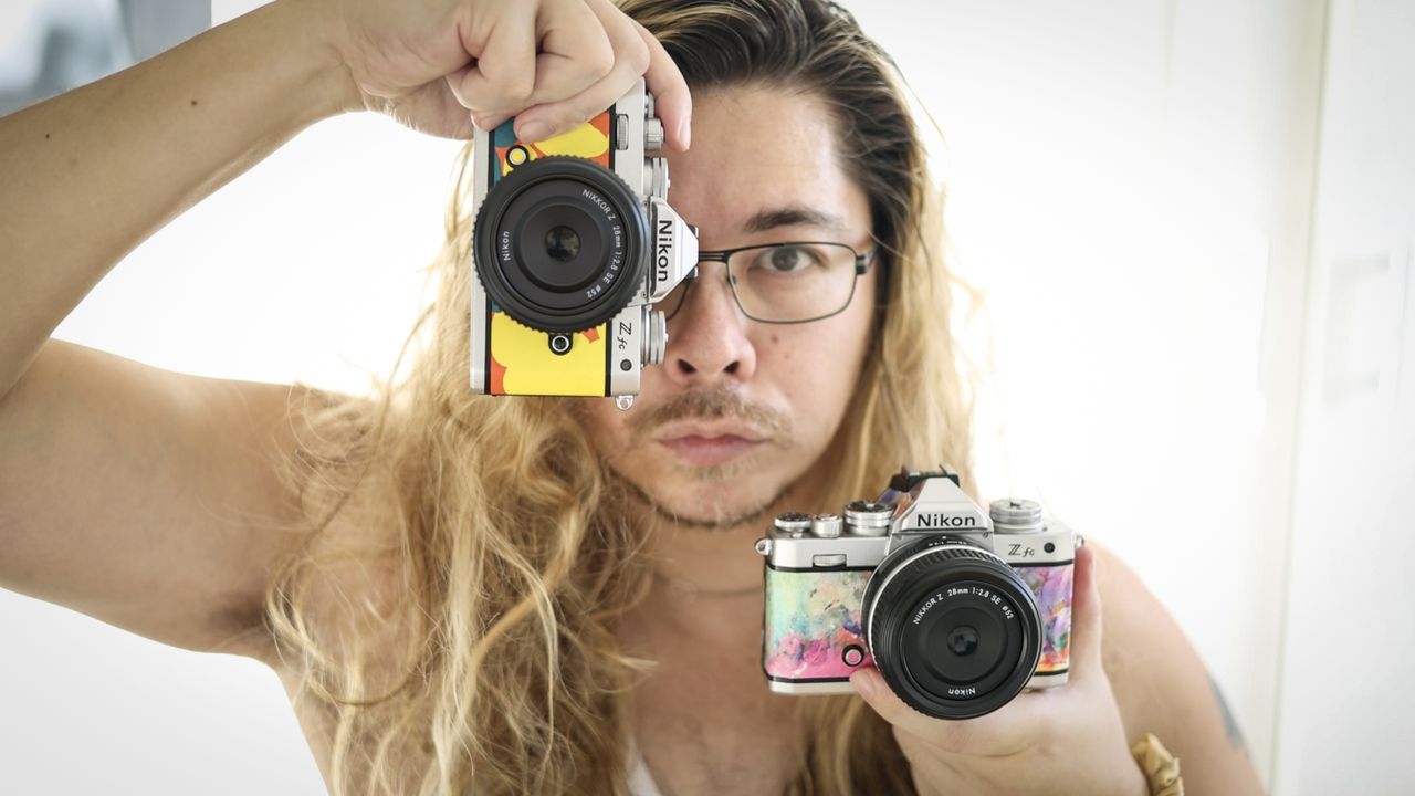 Cameras are no longer always boring black but buying a colorful camera ...