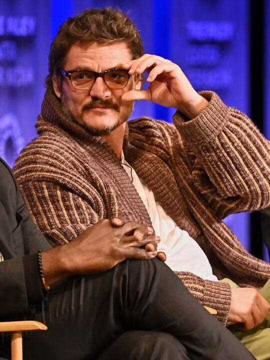 Καιρός να βάλεις το casual στιλ του Pedro Pascal στη ζωή σου