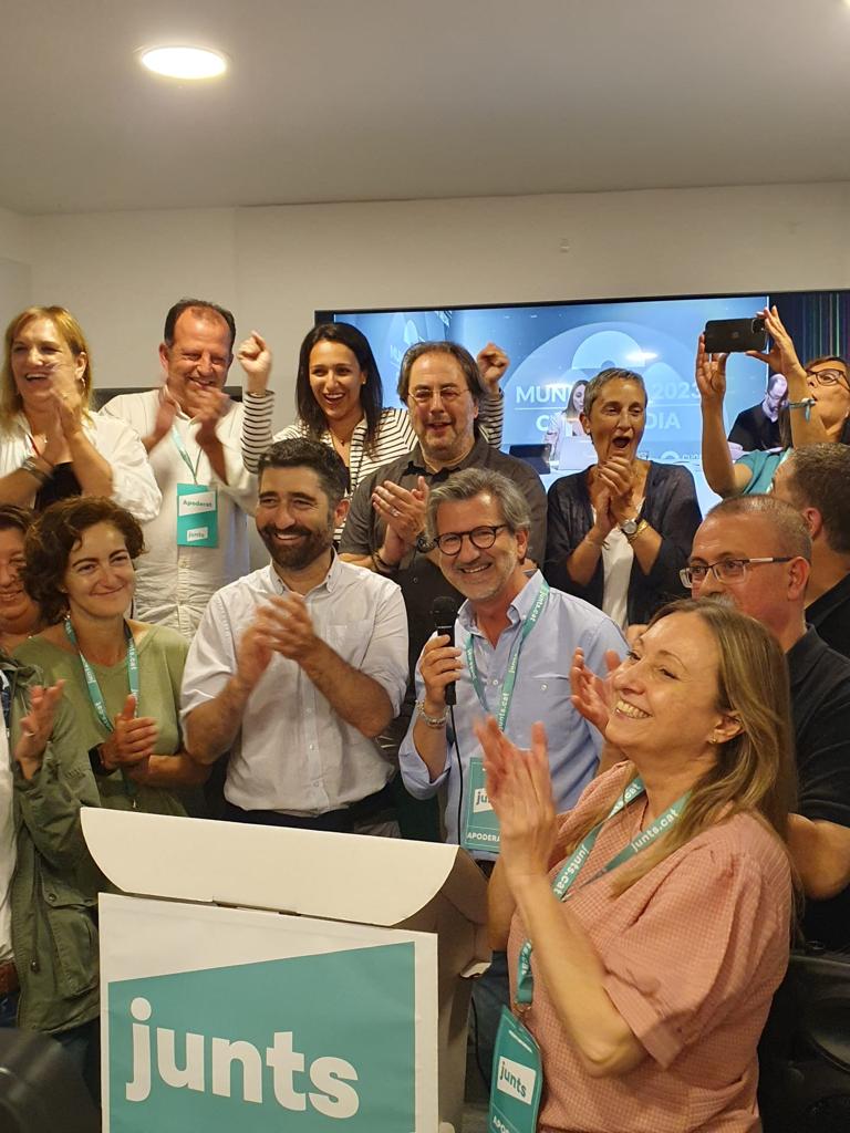 Junts y PSC se tiran los platos por la cabeza por la falta de oficina ...