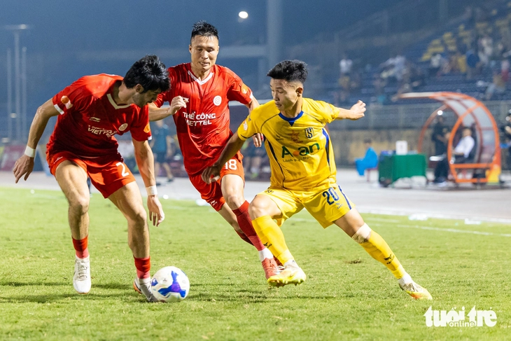 Nghệ An cam kết kêu gọi tài trợ 45 tỉ đồng cho SLNA dự V-League