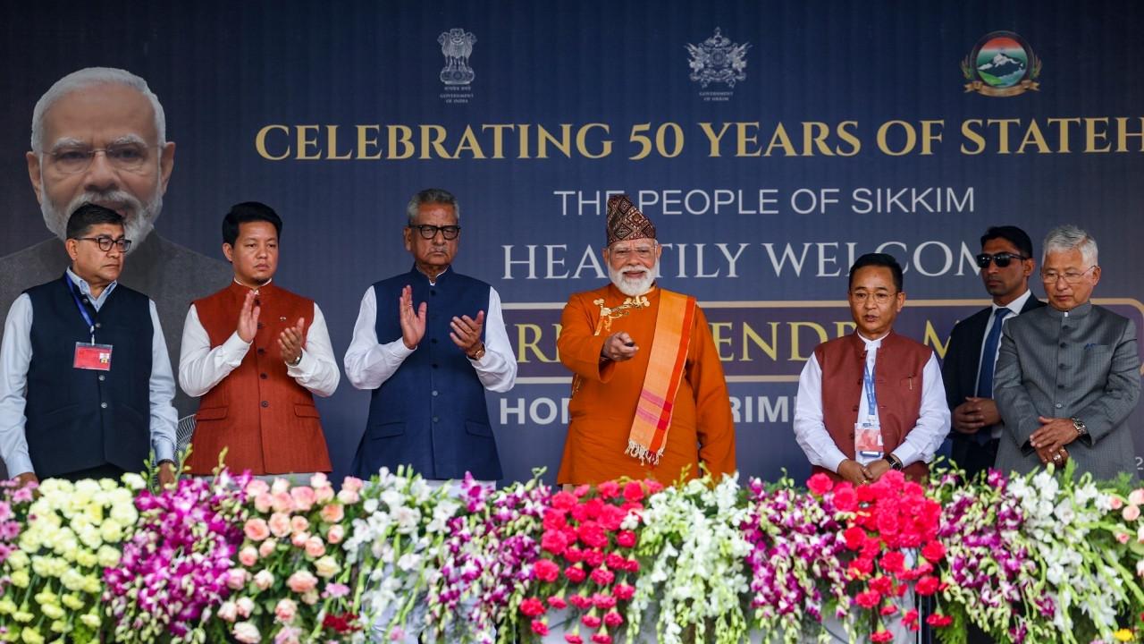 In photos PM Modi unveils development projects worth over Rs 4000 crore ...