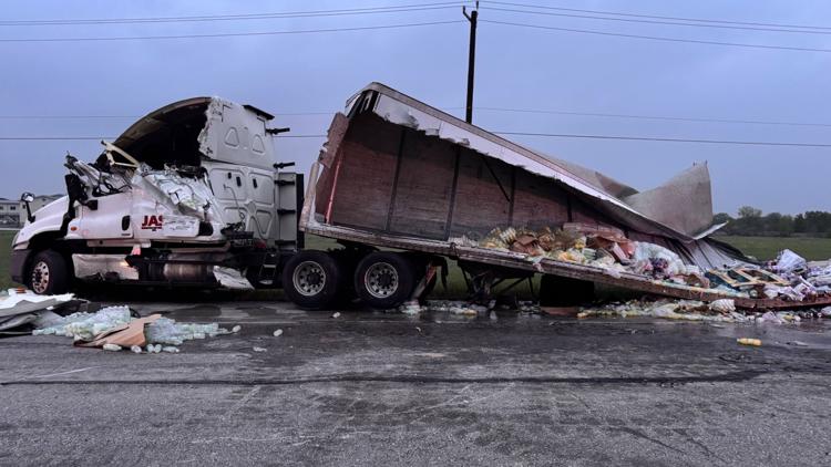 Crash involving 18-wheeler shuts down Loop 1604 in Converse