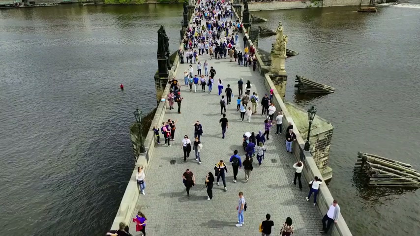 Charles Bridge, Prague: Drone discovers the Vltava River