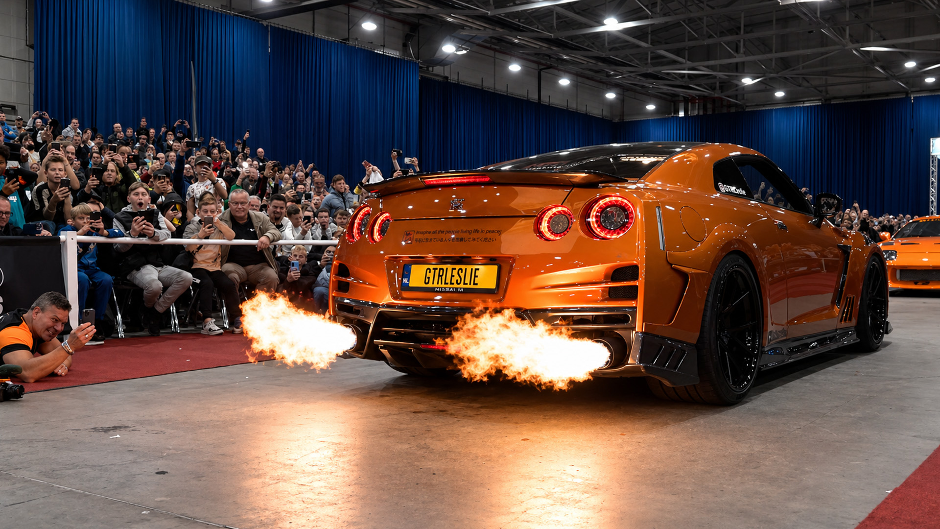Biggest flames ever seen from a 1041HP Nissan GT-R