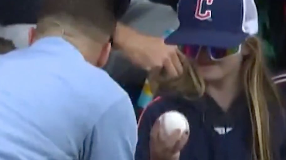 Rays reporter saves the day in heartwarming fashion after unfortunate ...