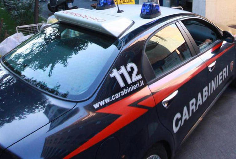 Catania, uomo ucciso e avvolto in un lenzuolo: fermati una donna e il suo compagno