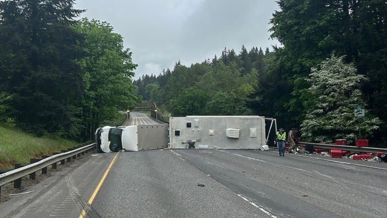 I-5 reopened after overturned trailer shut down all northbound lanes ...