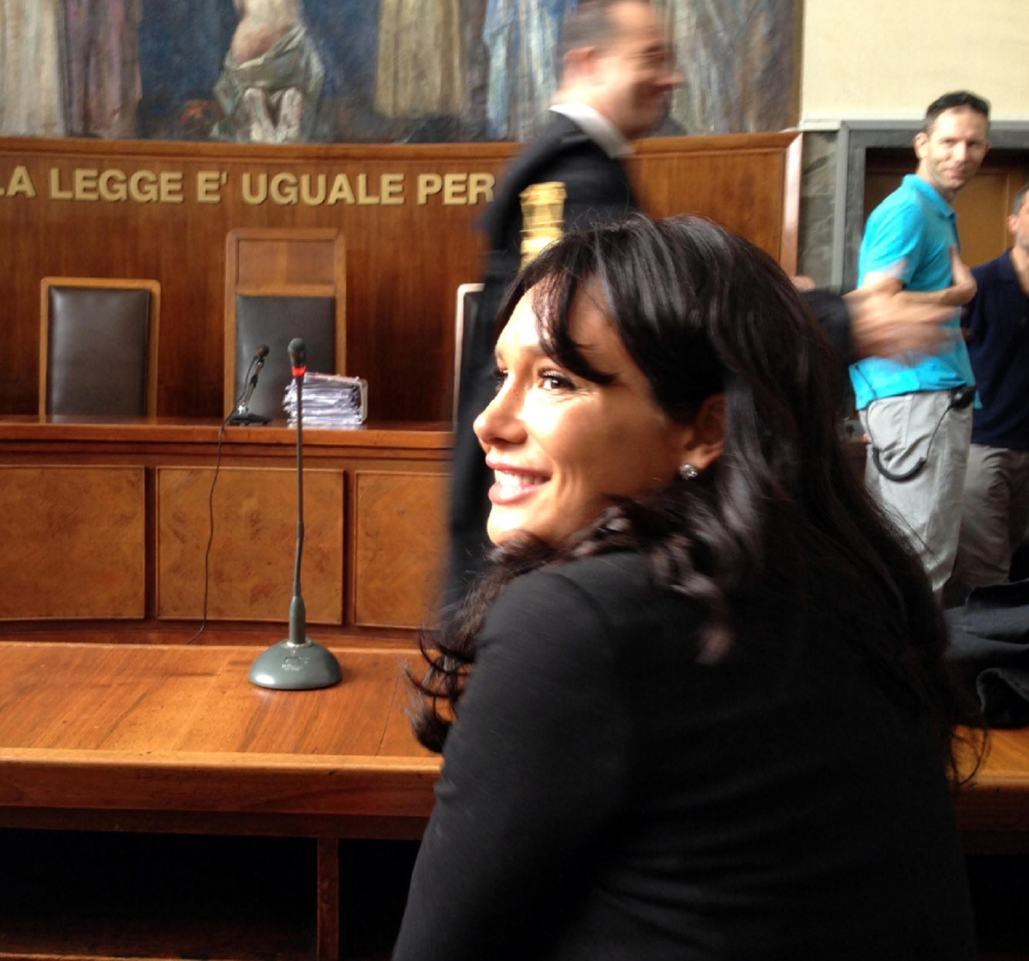 La grazia controversa e il compagno potente, il caso Minetti sui media ...