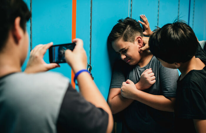45 Absurd Rules That Schools And Workplaces Tried To Implement