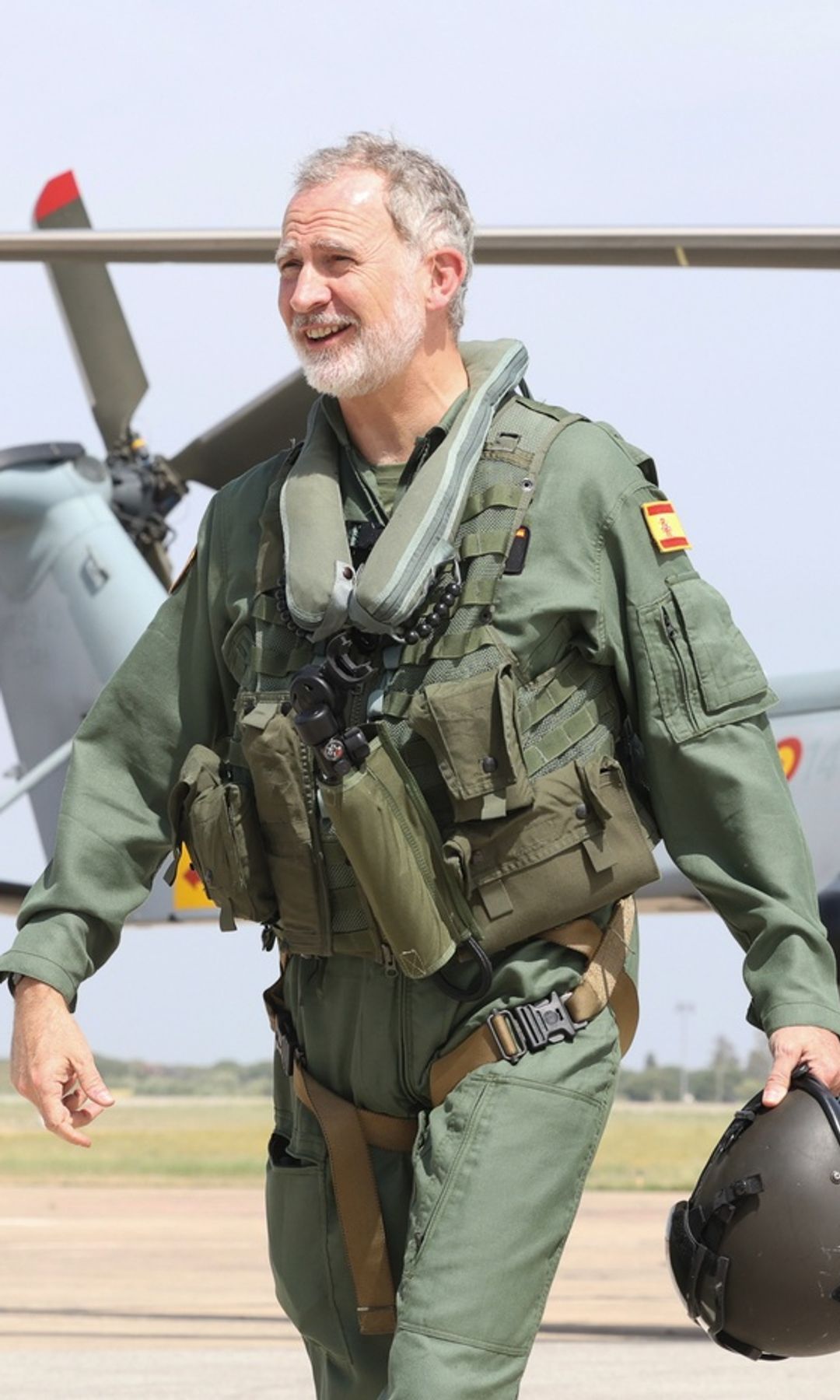 El rey Felipe VI, a bordo de un helicóptero a lo 'Top Gun', un día ...