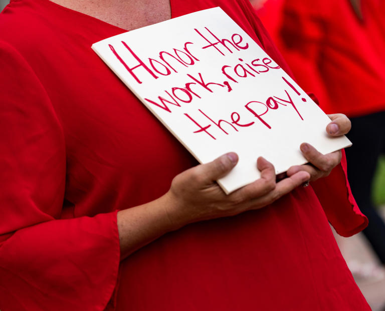 What do Collier County teachers make? Florida ranks 50th in US for pay