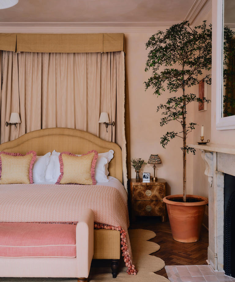 Meet 'hue drenching': The newest color trend that never feels one note