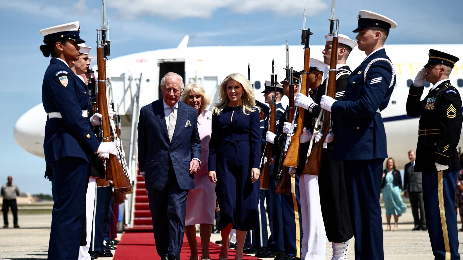 Beehives and time capsules: Best pictures of from royal state visit so far